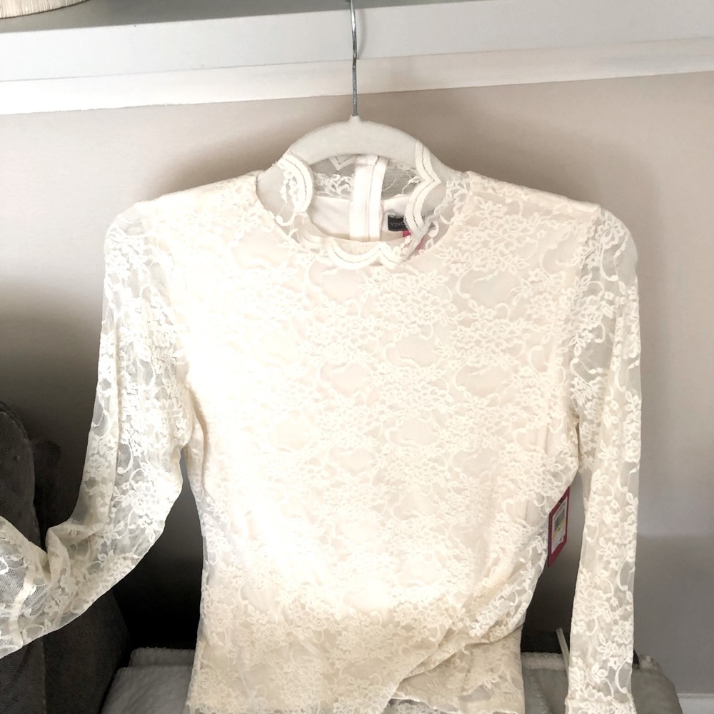 Vince camuto long sleeve lace top